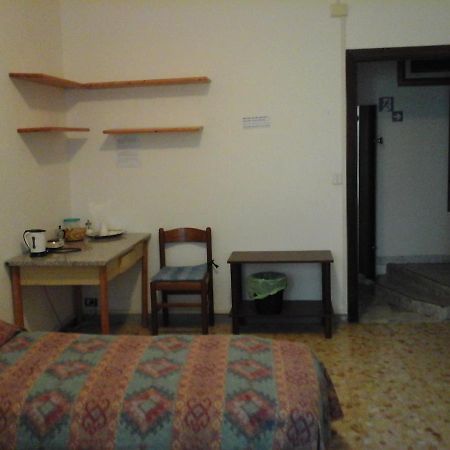 B&B Near Metro' Central Line - Only Wc In The Rooms 15 Minutes To Termini Station 20 To Spagna Square - In The Night Bus 罗马 外观 照片